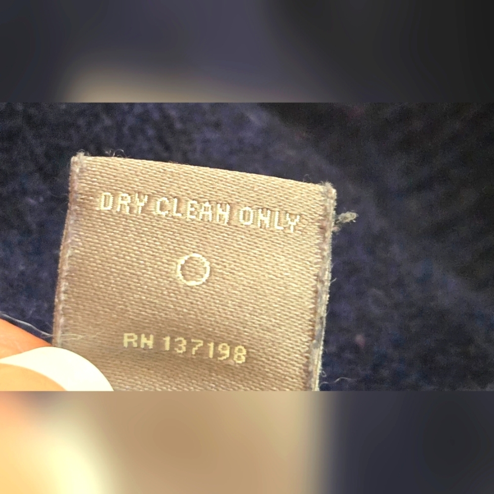 Neiman Marcus Womens Deep Blue V-Neck 100% Cashmere Sweater Size Medium - Picture 6 of 11